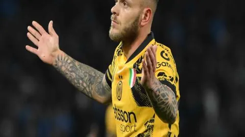 羽毛球年终赛：赛事结果直播，邓俊文谢影雪首战告捷